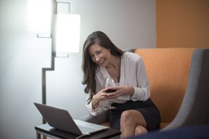 Business center - Holiday Inn Express London Victoria by IHG (London)