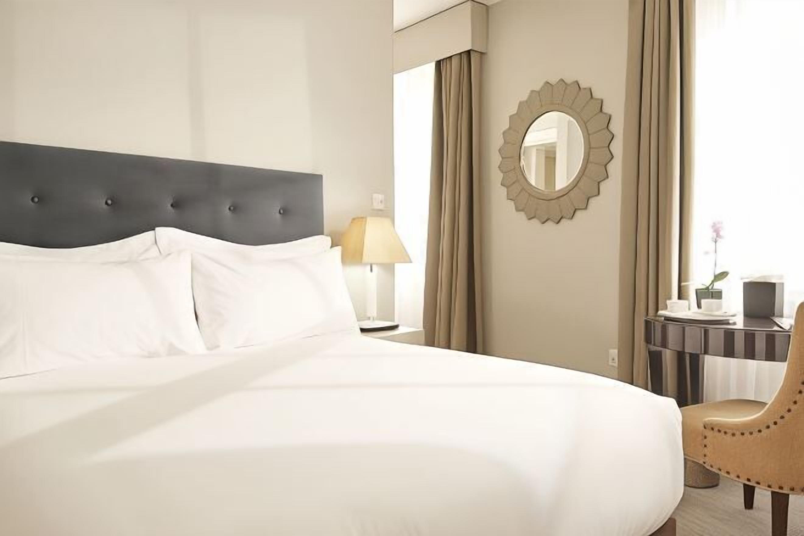 Minibar, coffre-fort, fer et planche à repasser, accès au Wi-Fi (inclus)