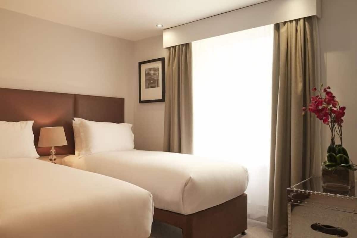 Minibar, coffres-forts dans les chambres, fer et planche à repasser