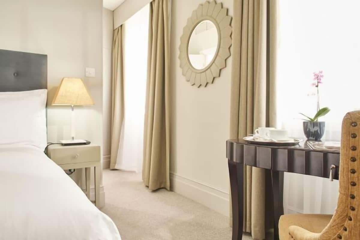 Minibar, coffres-forts dans les chambres, fer et planche à repasser