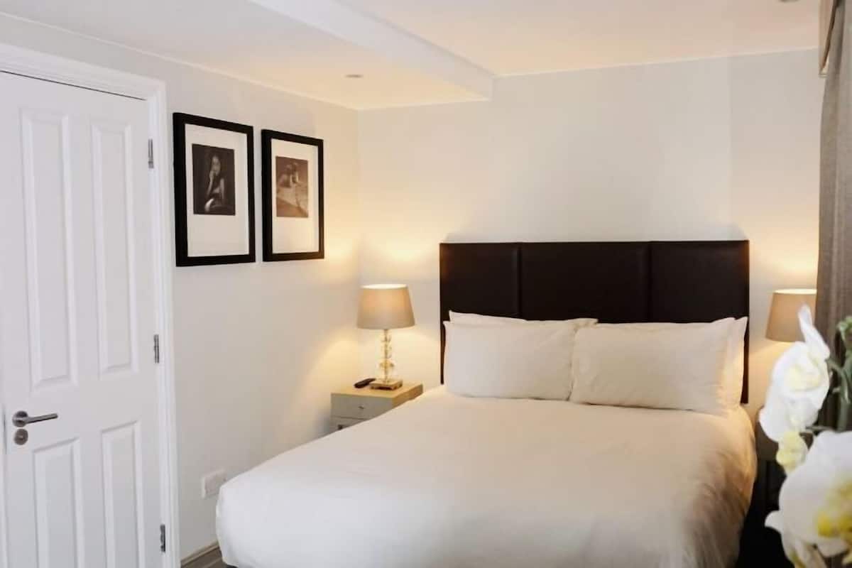 Minibar, coffres-forts dans les chambres, fer et planche à repasser