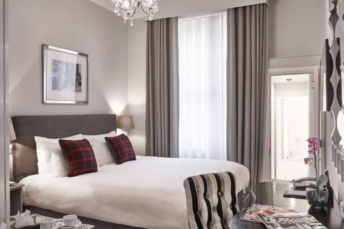 Minibar, coffres-forts dans les chambres, fer et planche à repasser