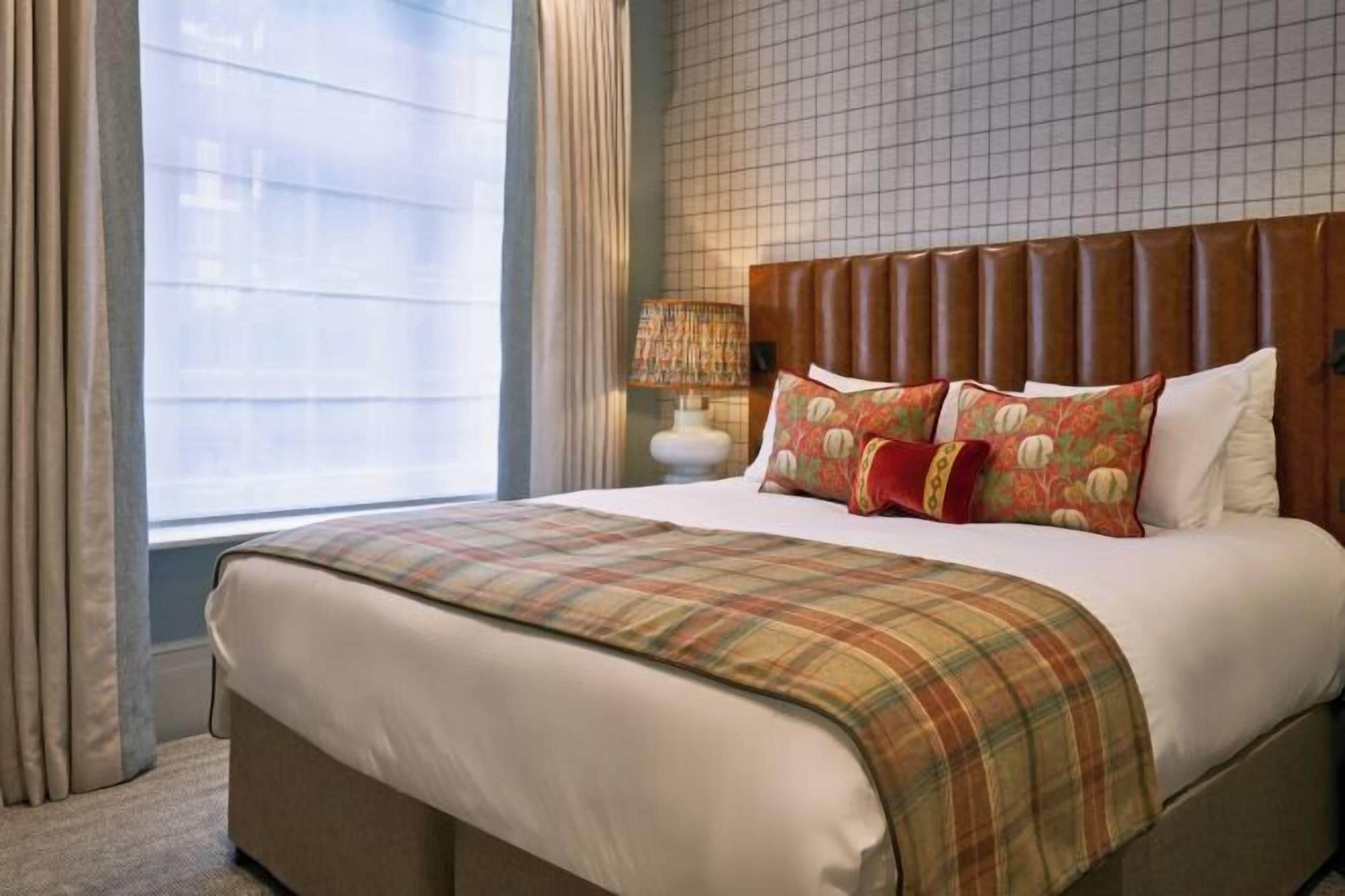 Minibar, in-room safe, iron/ironing board, free WiFi