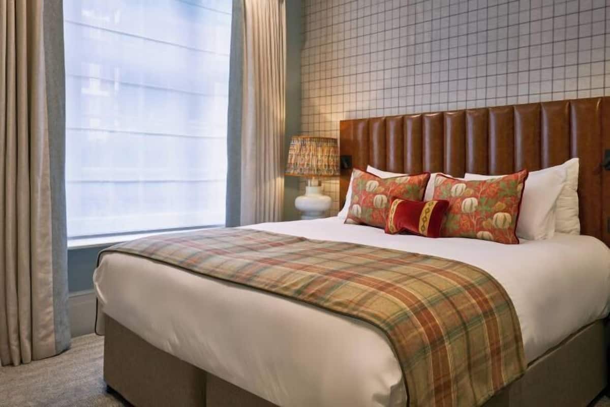 Minibar, in-room safe, iron/ironing board, free WiFi