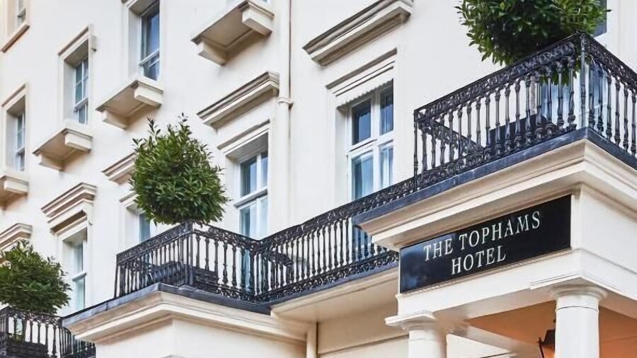 Tophams Hotel