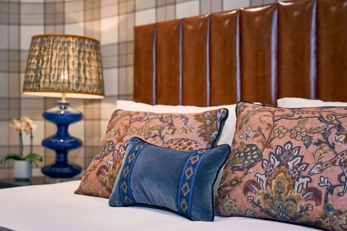 Minibar, in-room safe, iron/ironing board, free WiFi