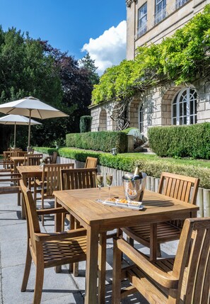 2 restaurants servant le petit-déjeuner