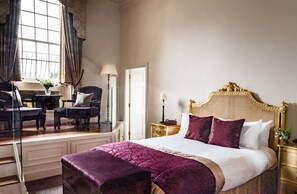 Deluxe King bedded room in historic Mansion House