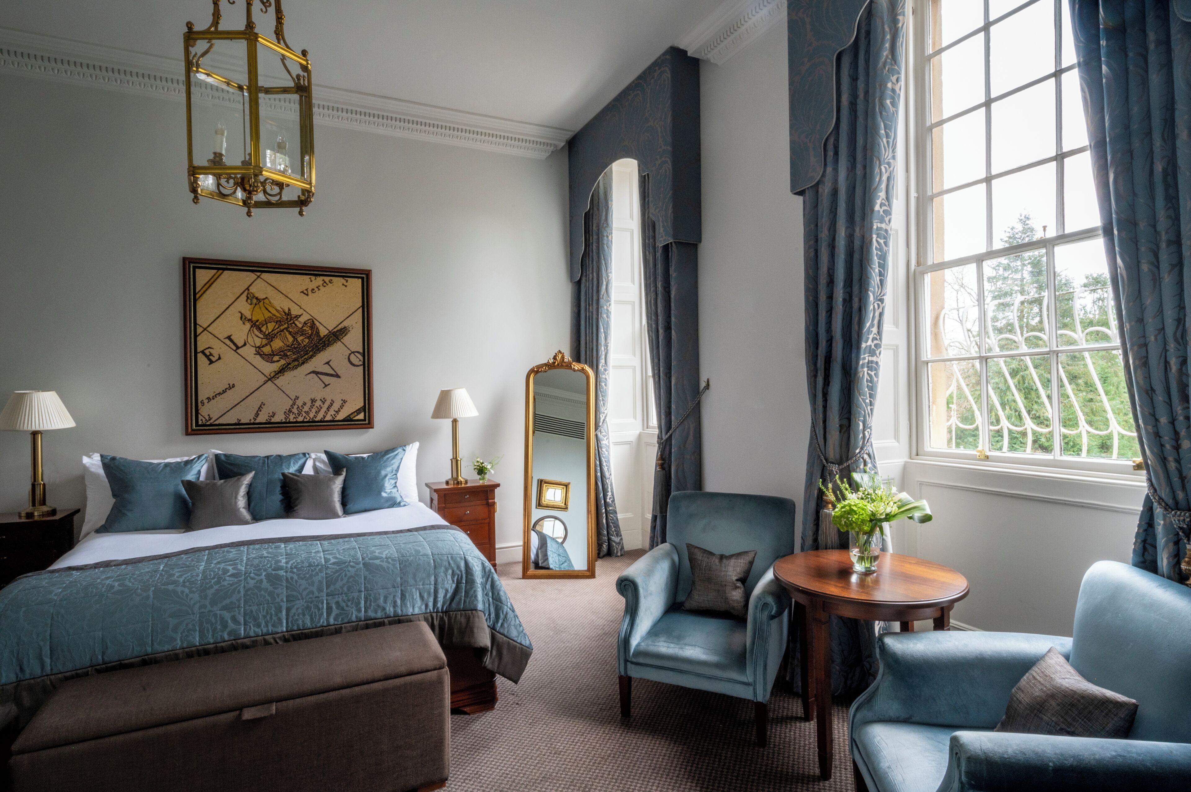 Feature King Bedded Room in Historic Mansion House