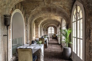 2 restaurants servant le petit-déjeuner