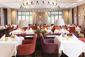 Breakfast, lunch, dinner served; local cuisine  - Champneys Tring (Tring)