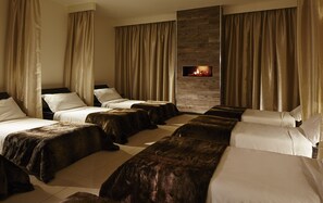 Couples treatment rooms, sauna, hot tub, steam room, body treatments - Champneys Tring (Tring)