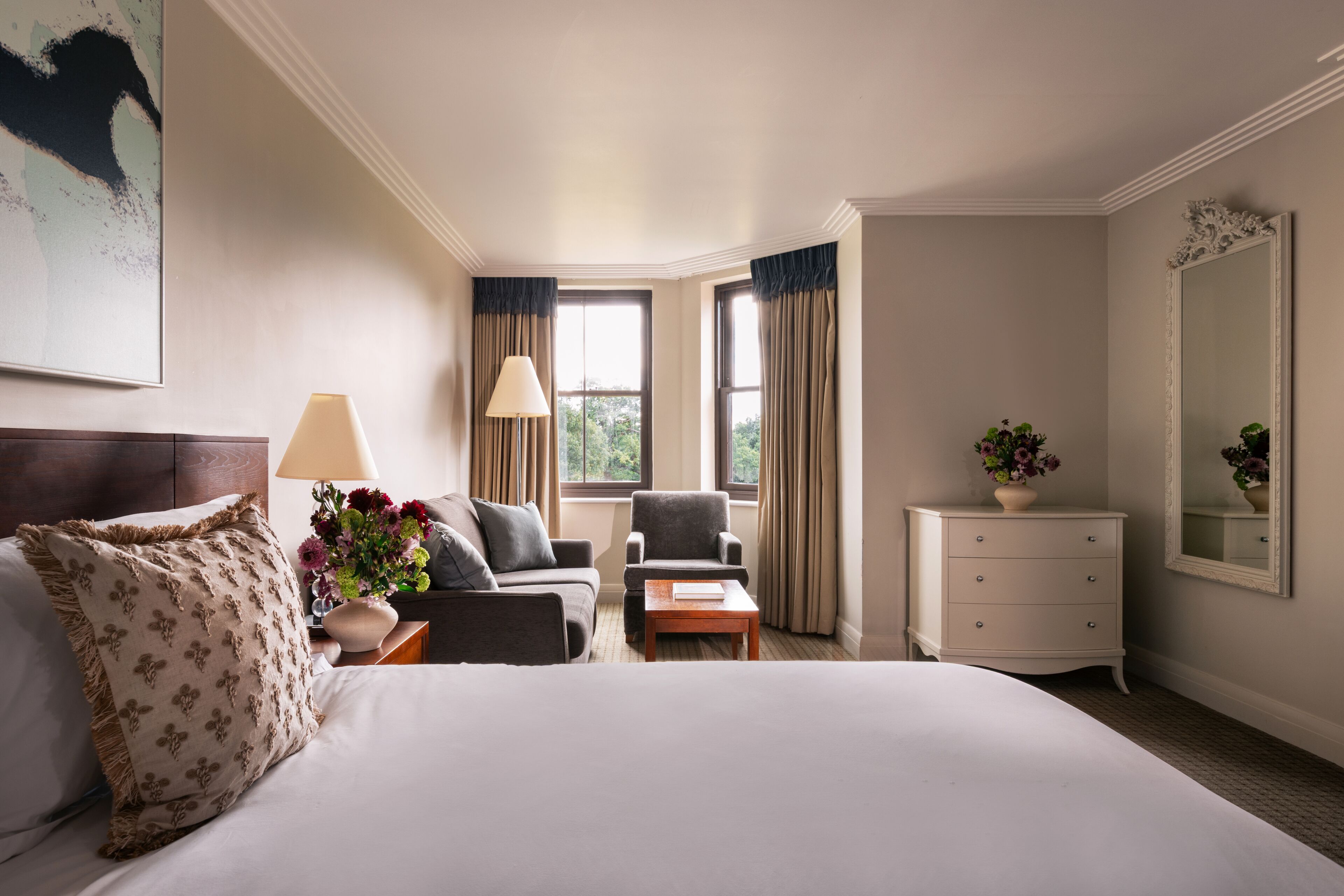 Superior Double / Twin with Feature | Premium bedding, minibar, in-room safe, desk