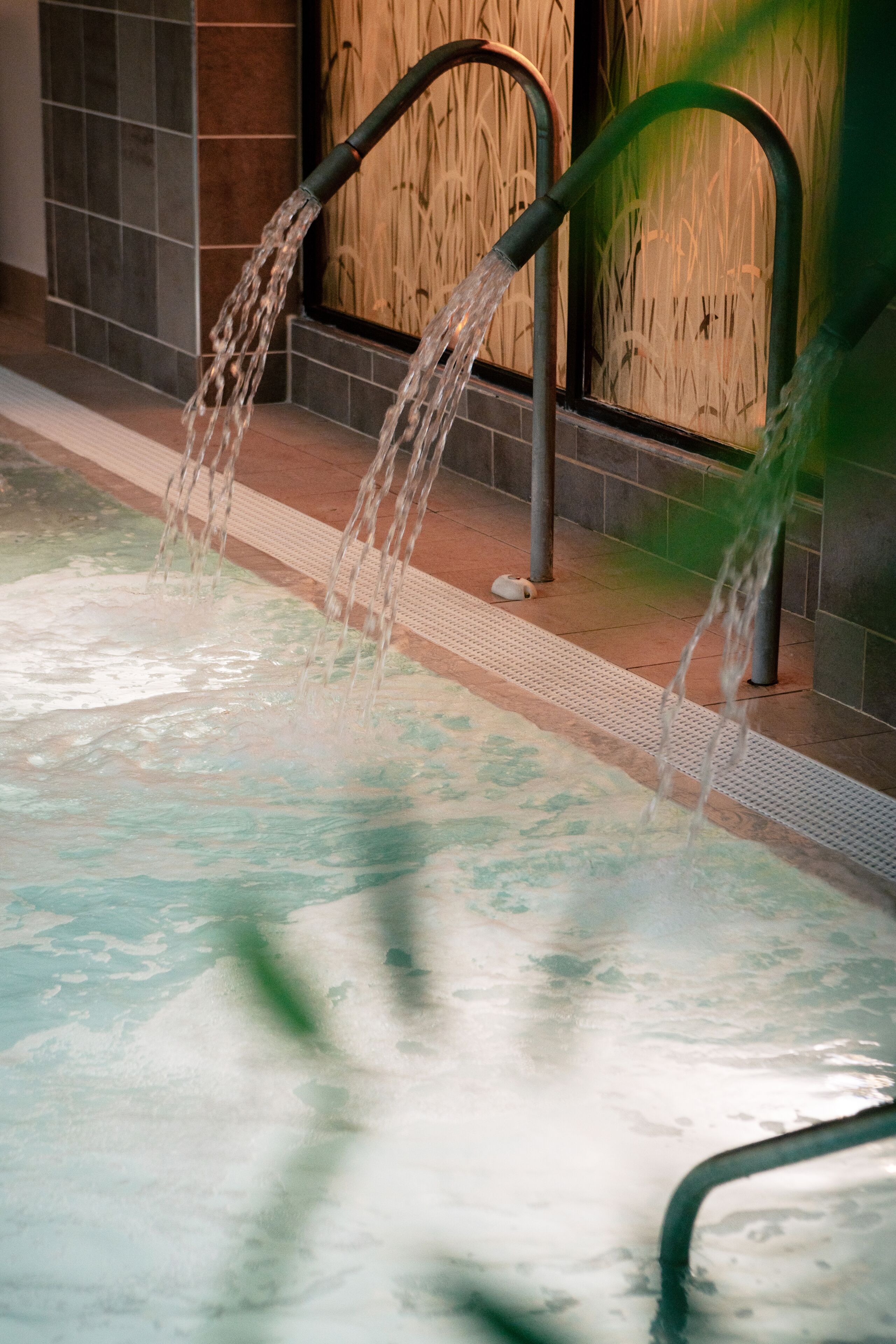 Indoor spa tub