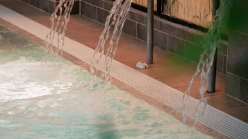 Indoor spa tub