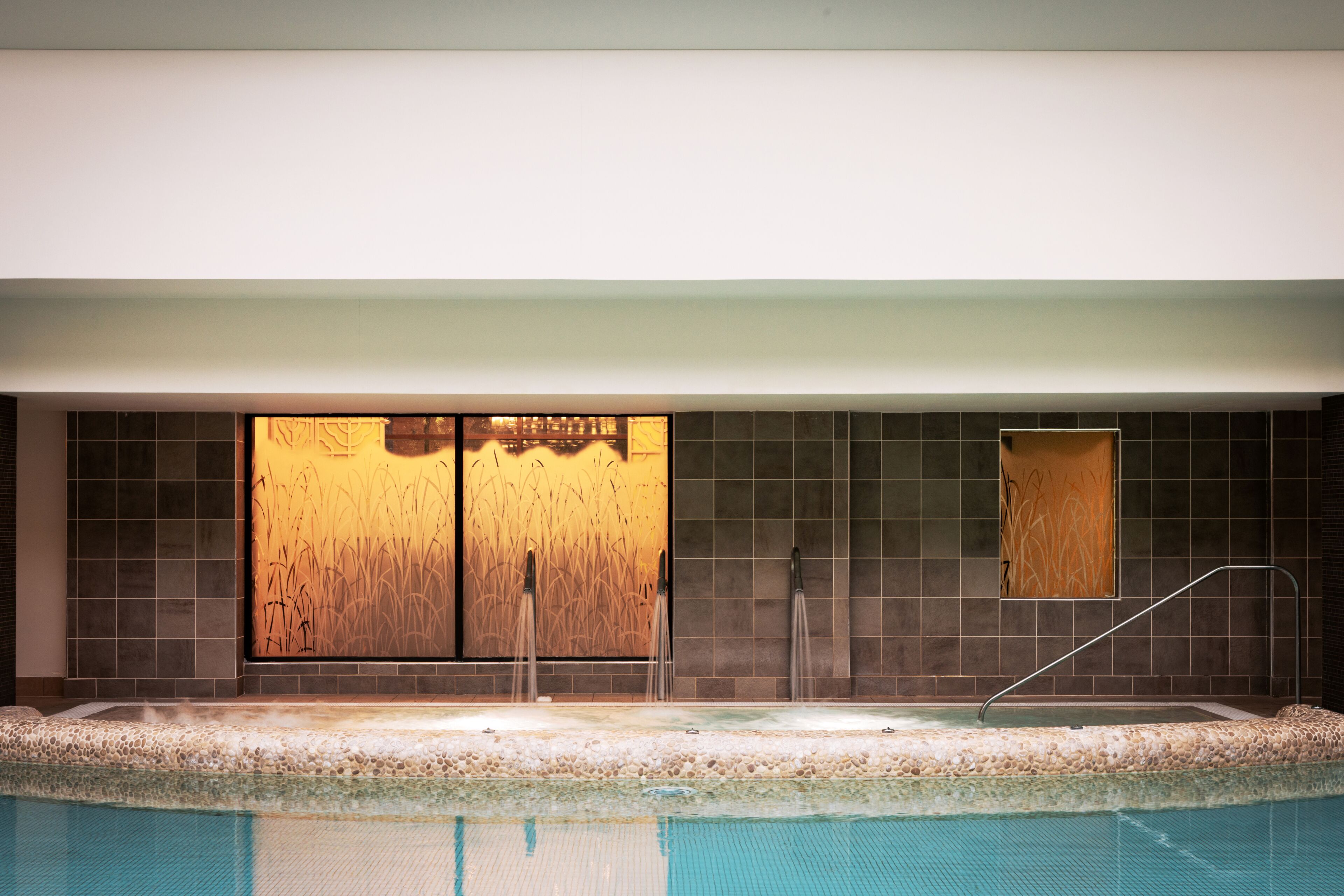 Indoor pool, pool loungers