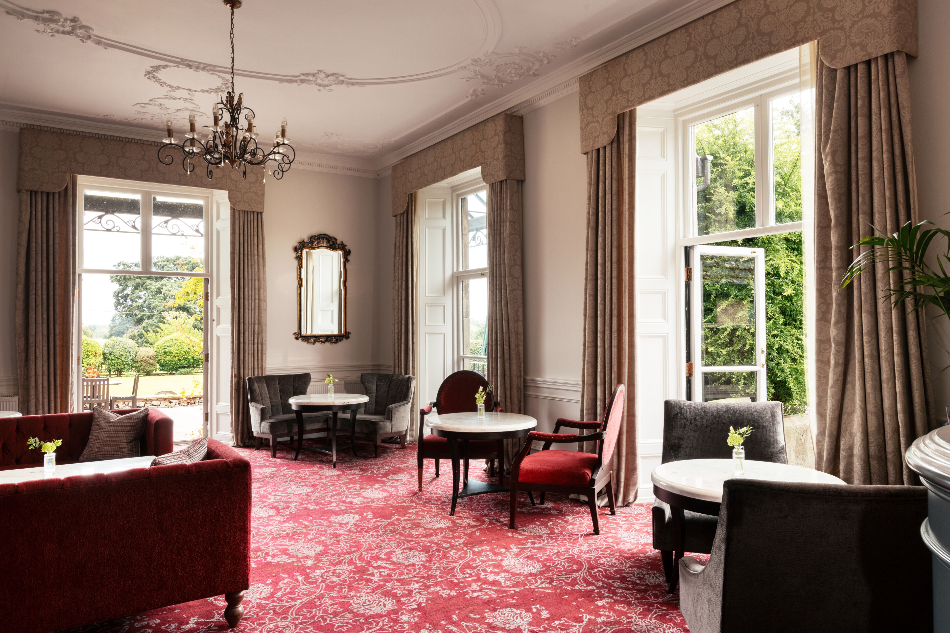 Lobby lounge