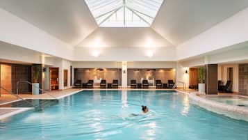 Indoor pool, pool loungers