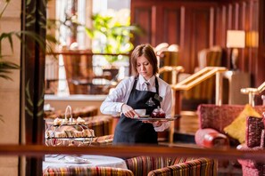 2 bars/lounges - Europa Hotel (Belfast)