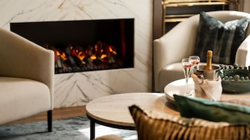 Pillowtop beds, in-room safe, desk, laptop workspace