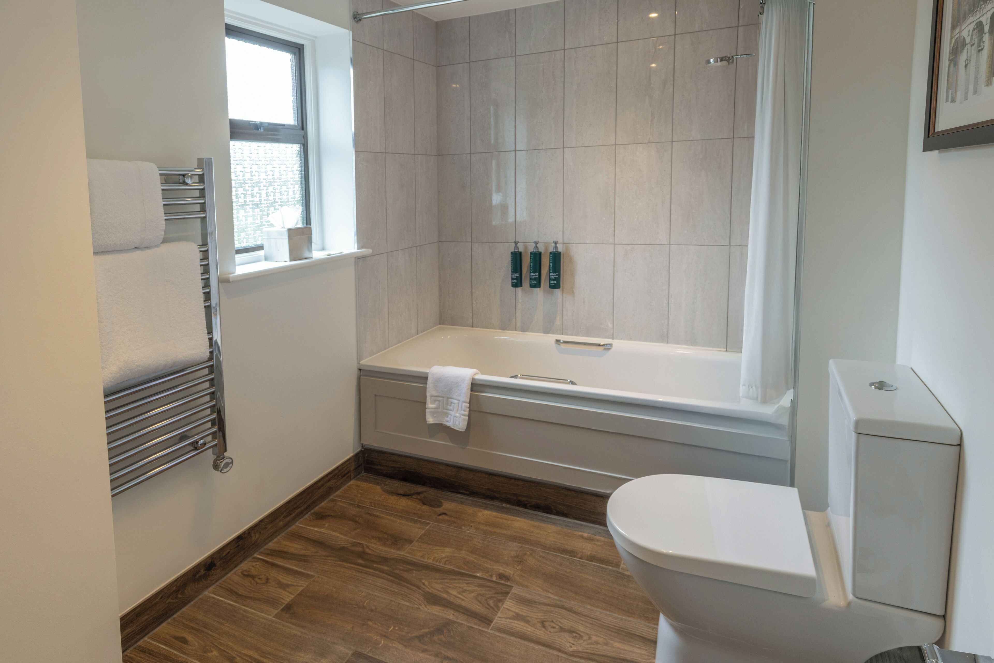 classic double accessible room | bathroom | free toiletries, hair dryer, towels, shampoo