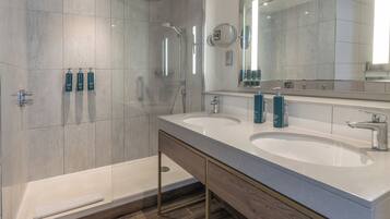 Suite | Bathroom