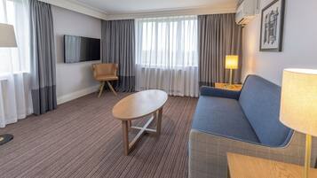 Premium-Studiosuite, 1 King-Bett und Schlafsofa | Allergikerbettwaren, Zimmersafe, Schreibtisch