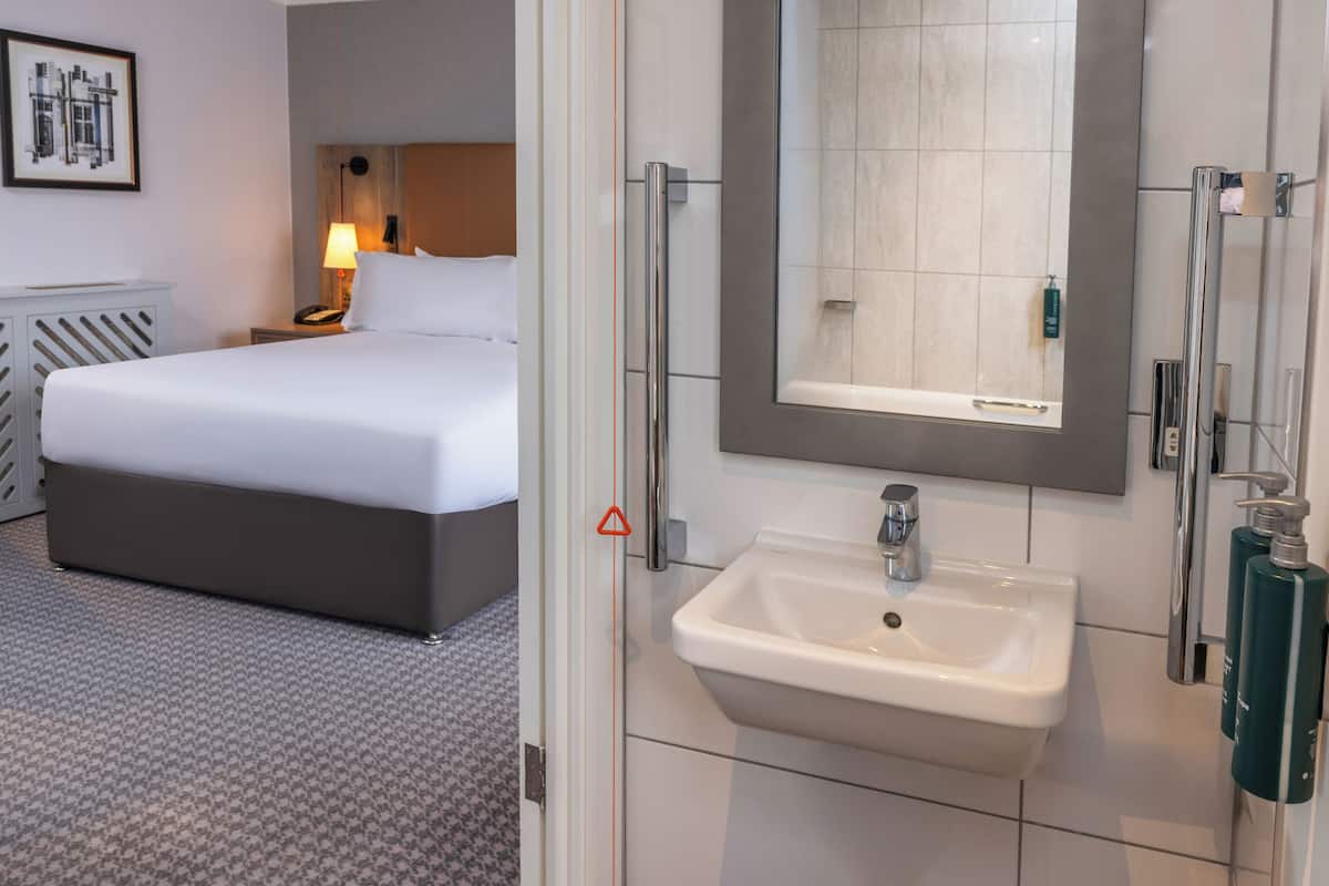 classic double accessible room | 1 bedroom, hypo-allergenic bedding, in-room safe, desk