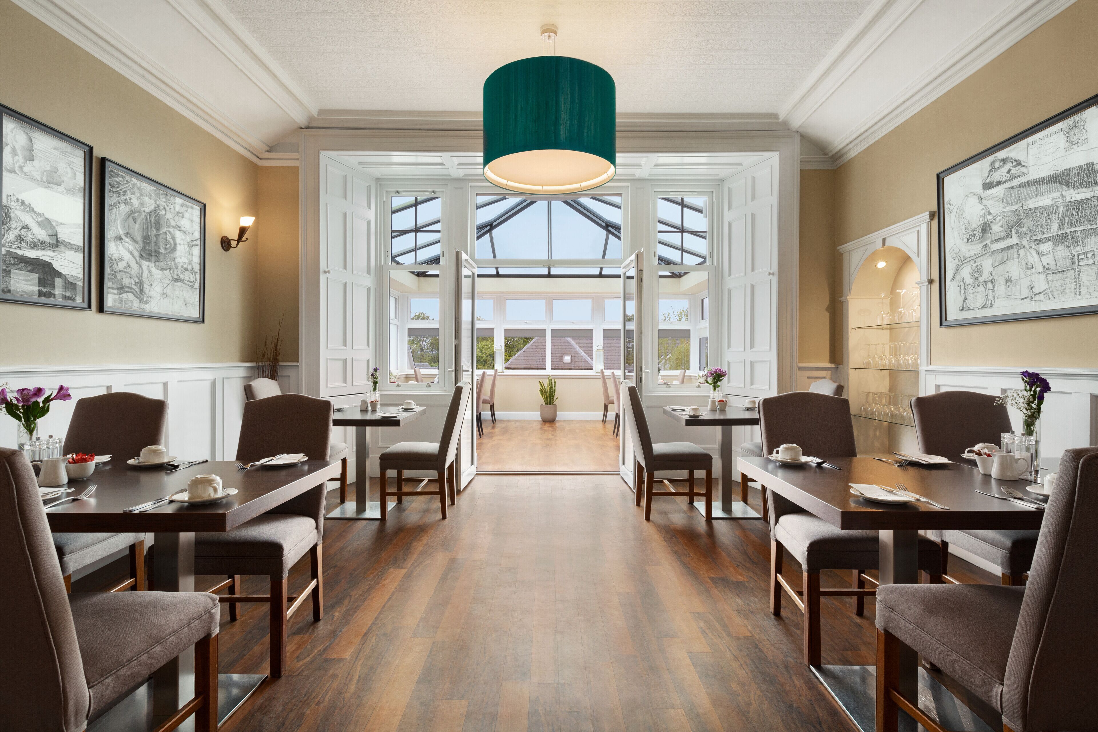 فطور كامل يوميًا بتكلفة قدرها (17.50 GBP للشخص)