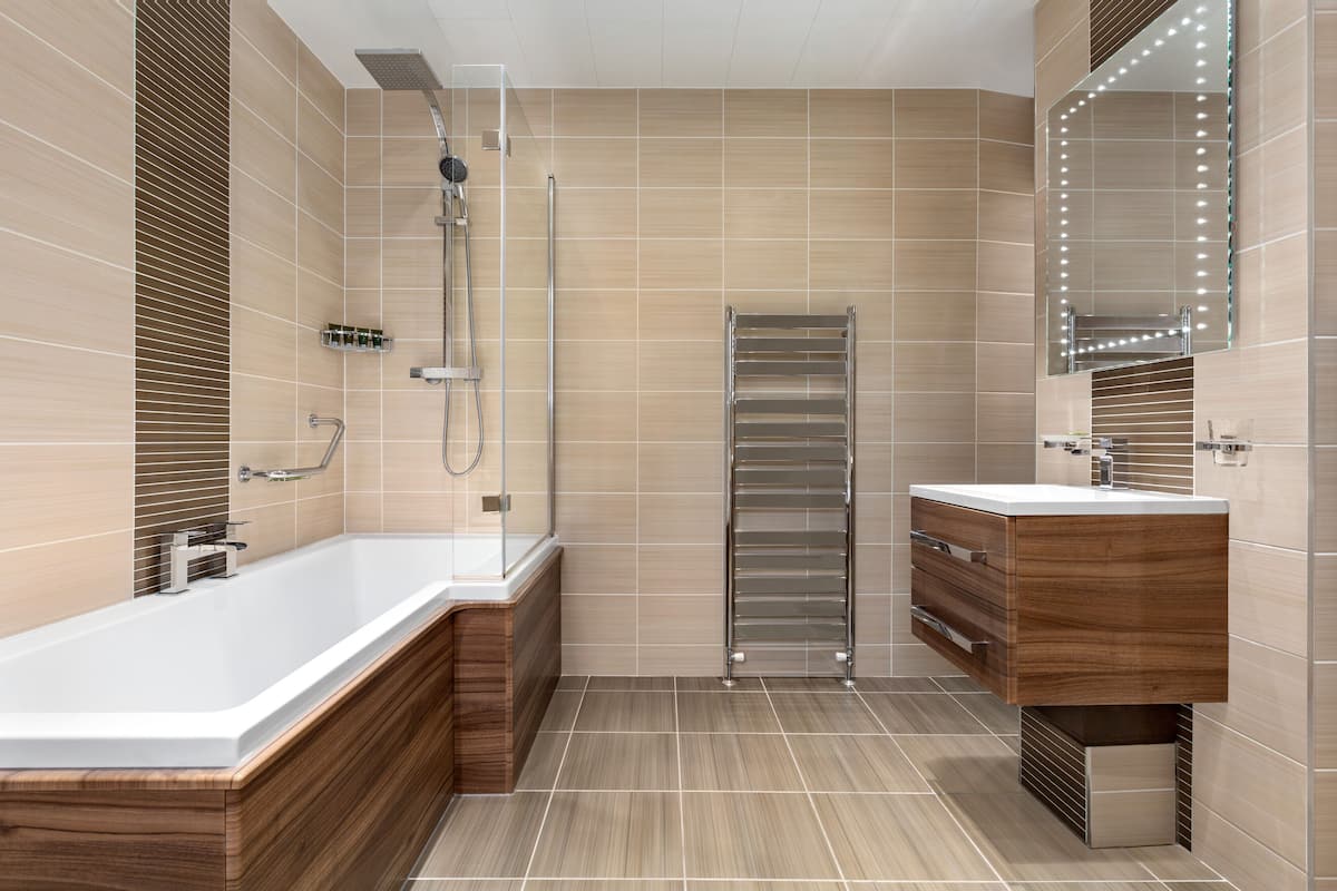 deluxe room (hotel) | bathroom | free toiletries, hair dryer, towels