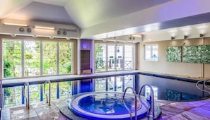 Indoor pool, pool loungers