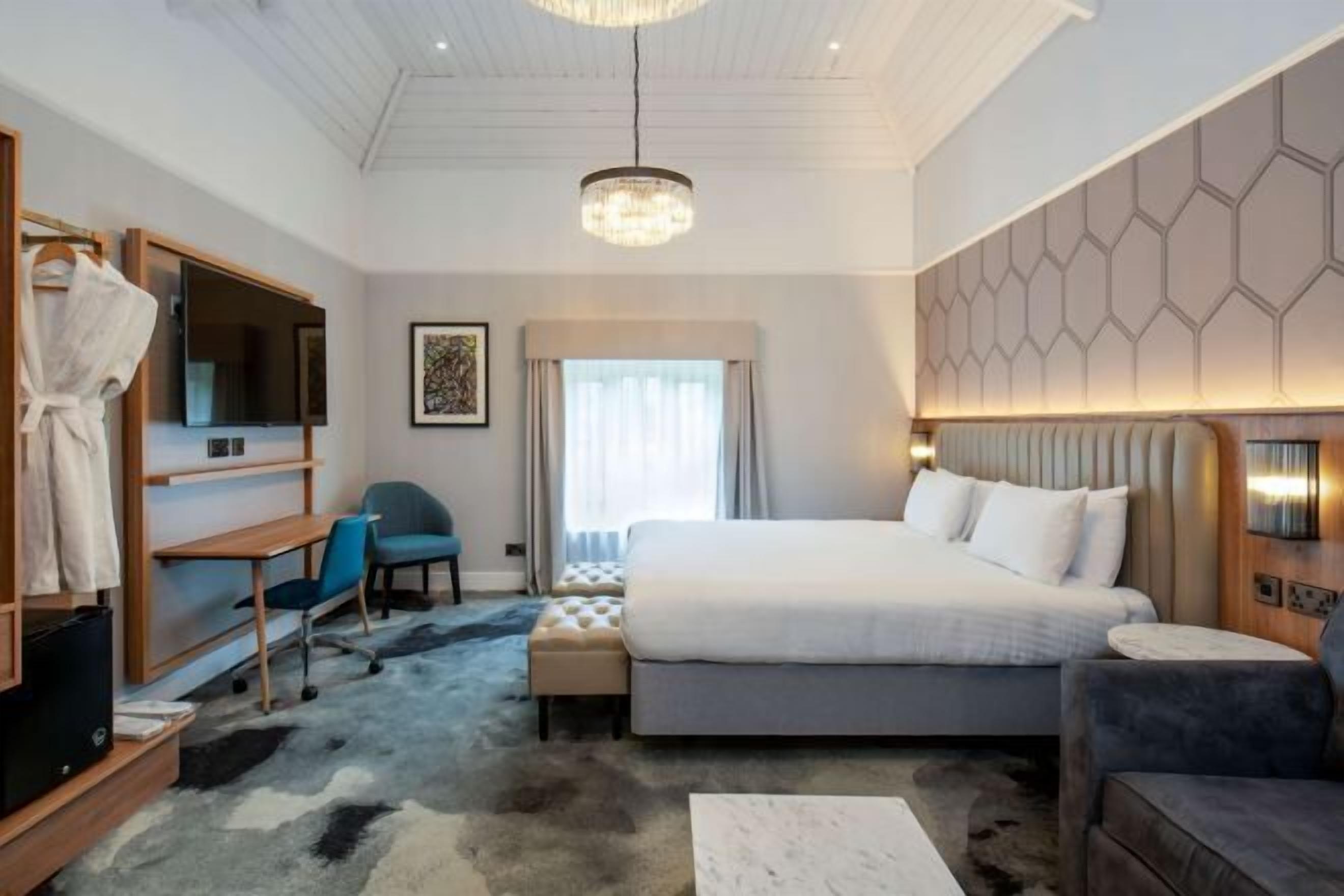 In-room safe, desk, laptop workspace, blackout curtains