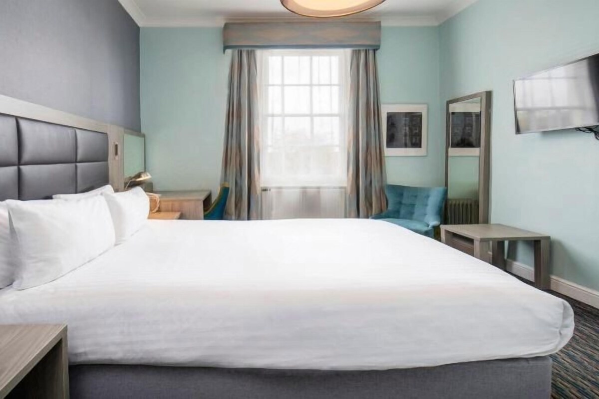 In-room safe, desk, laptop workspace, blackout drapes
