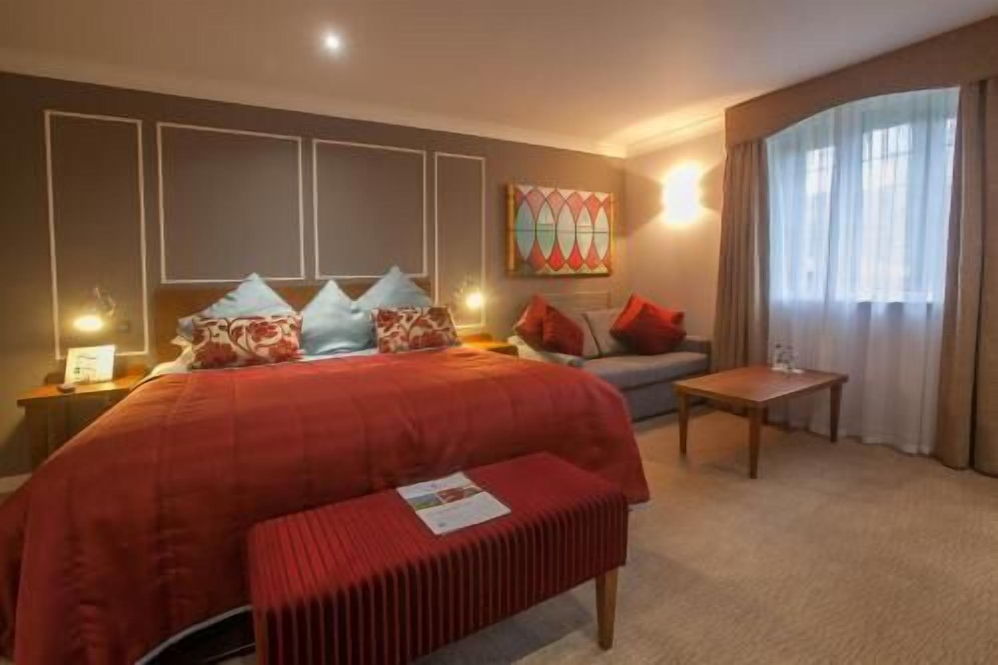 In-room safe, desk, laptop workspace, blackout drapes