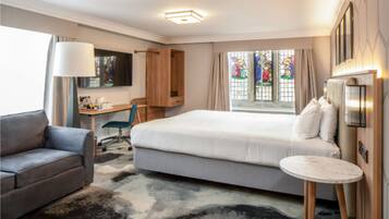 1 quarto, cofres nos quartos, escrivaninha