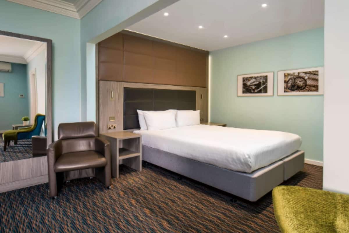 Standard Room, 1 Double Bed, Non Smoking (Small Room) | 1 bedroom, in-room safe, desk, laptop workspace