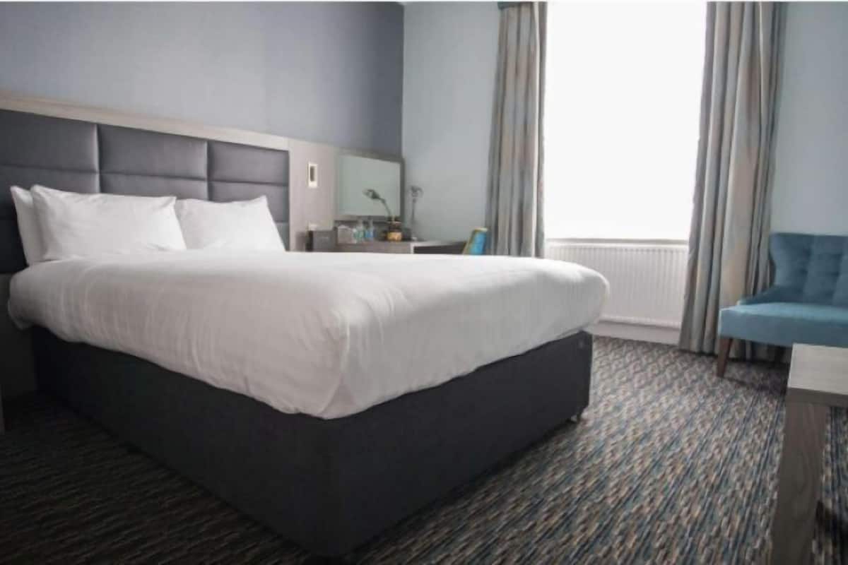 In-room safe, desk, laptop workspace, blackout curtains