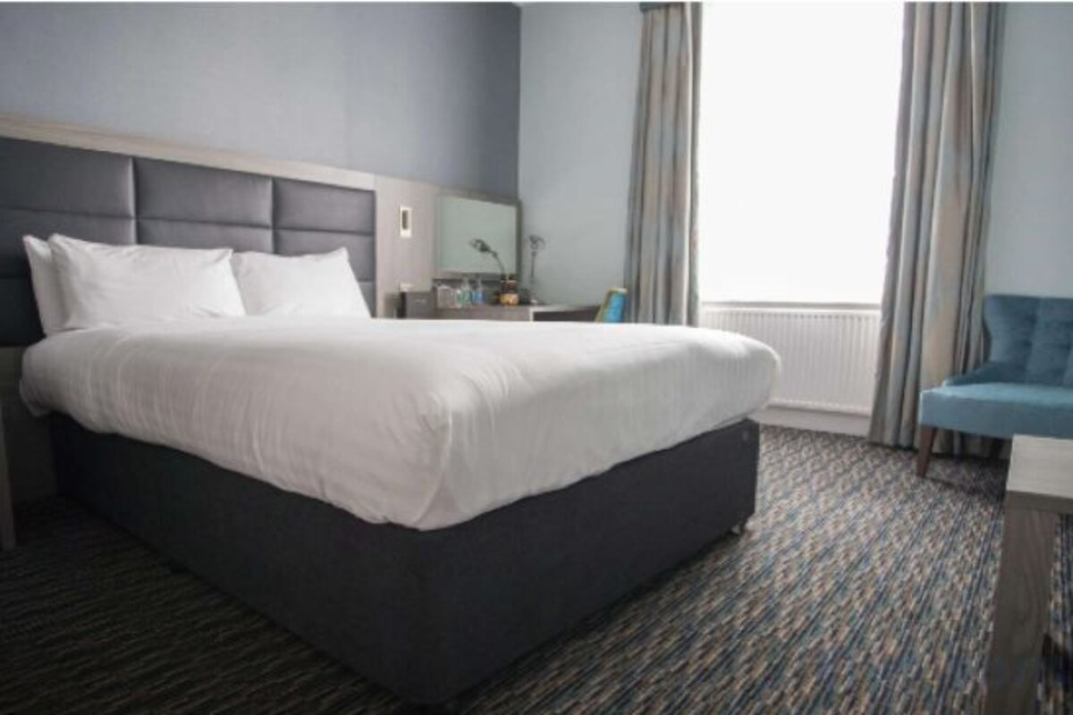 Safe på rommet, skrivebord og skrivebord for bærbar PC