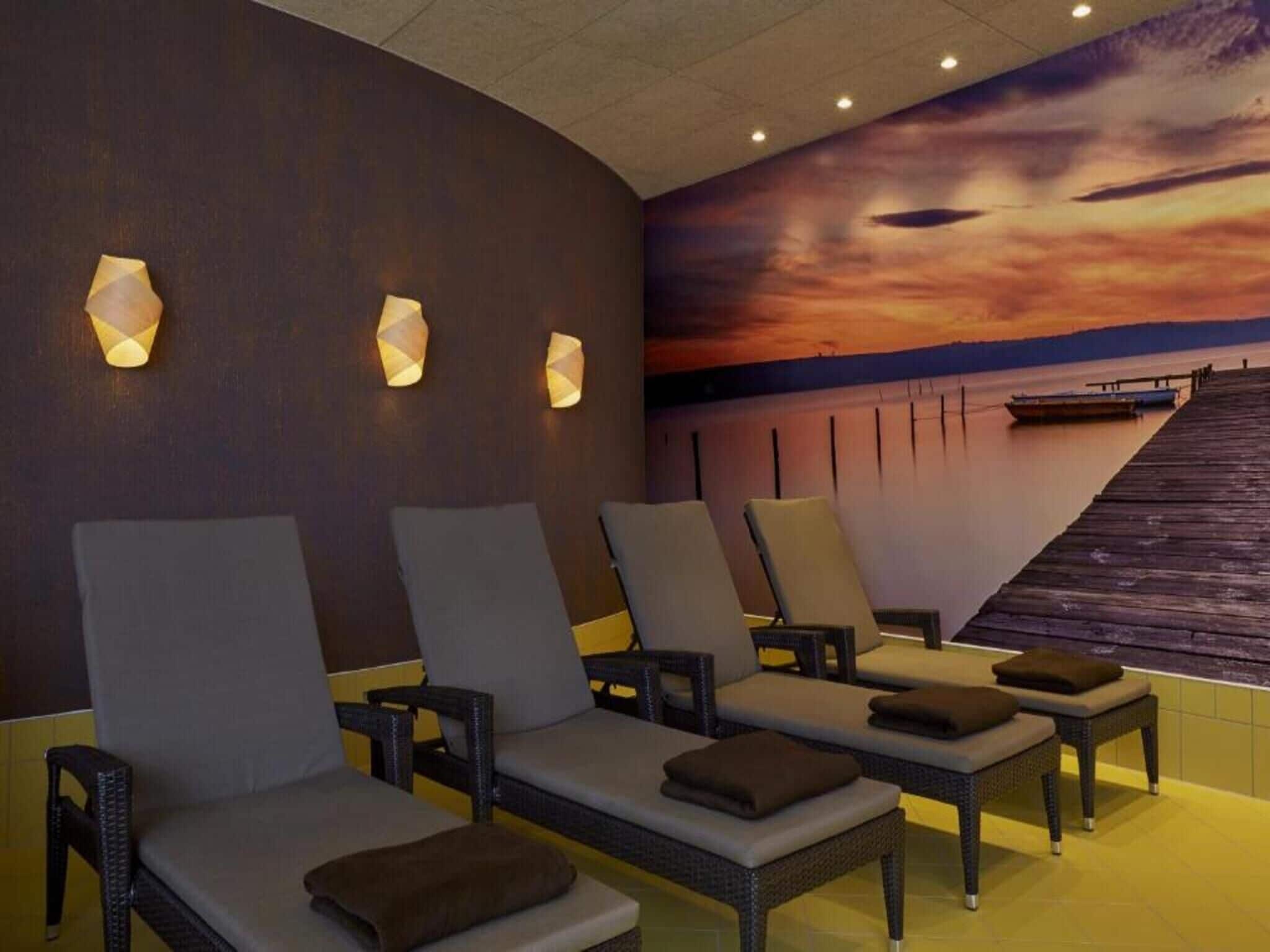Sauna, steam room, body treatments, aromatherapy, hot stone massages