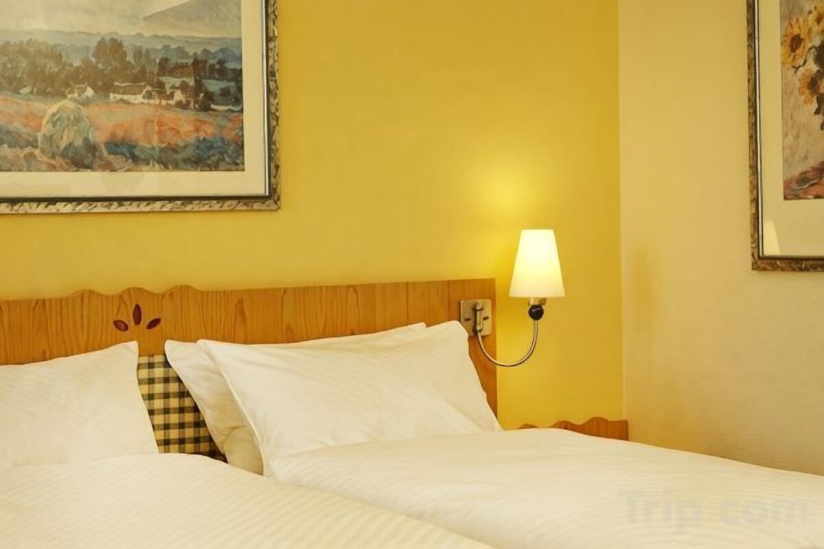 In-room safe, desk, soundproofing, iron/ironing board (on request)