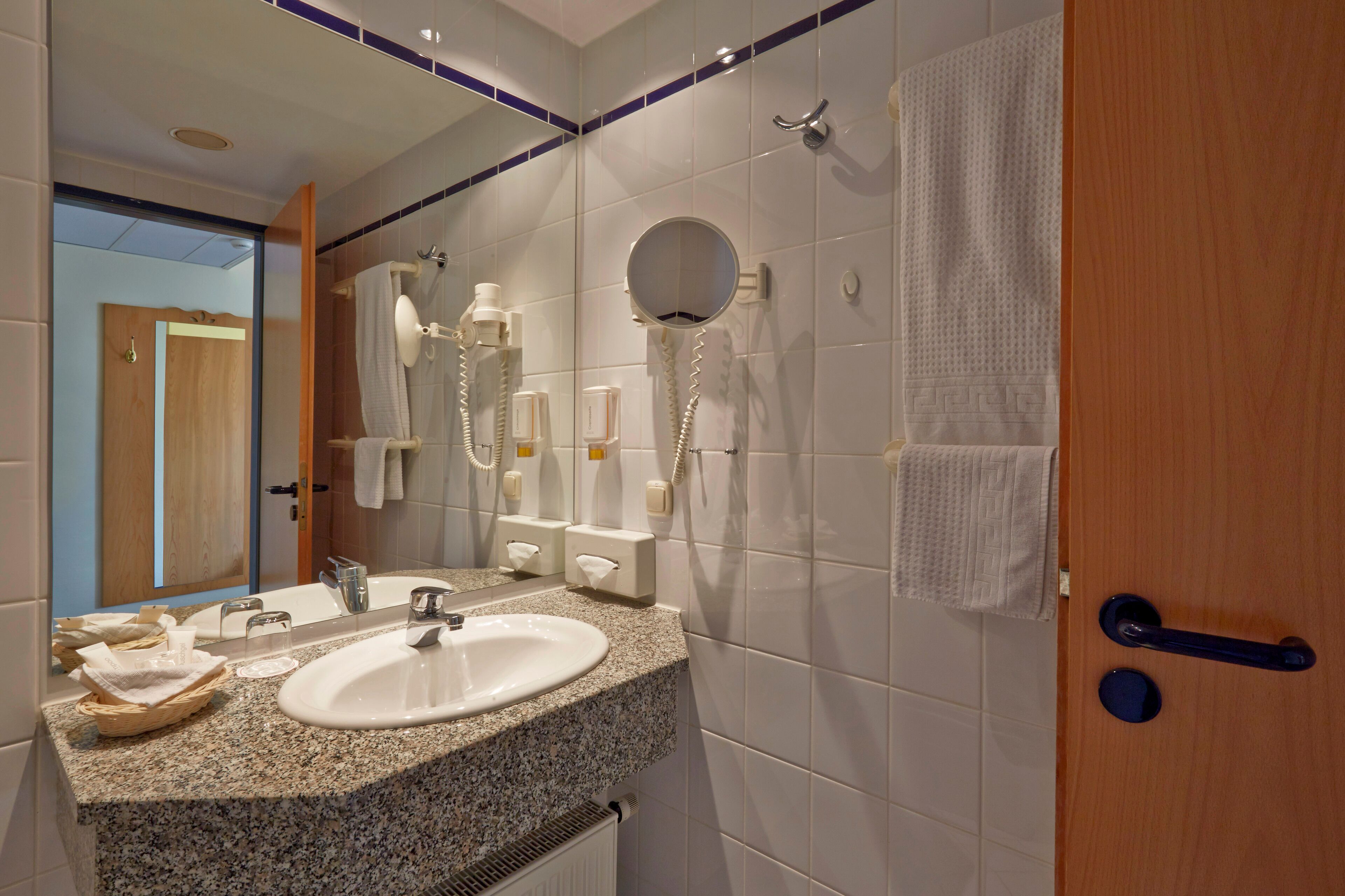 suite spiessberg | bathroom | hair dryer, towels