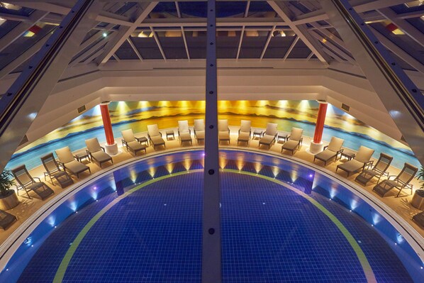 Sauna, steam room, body treatments, aromatherapy, hot stone massages