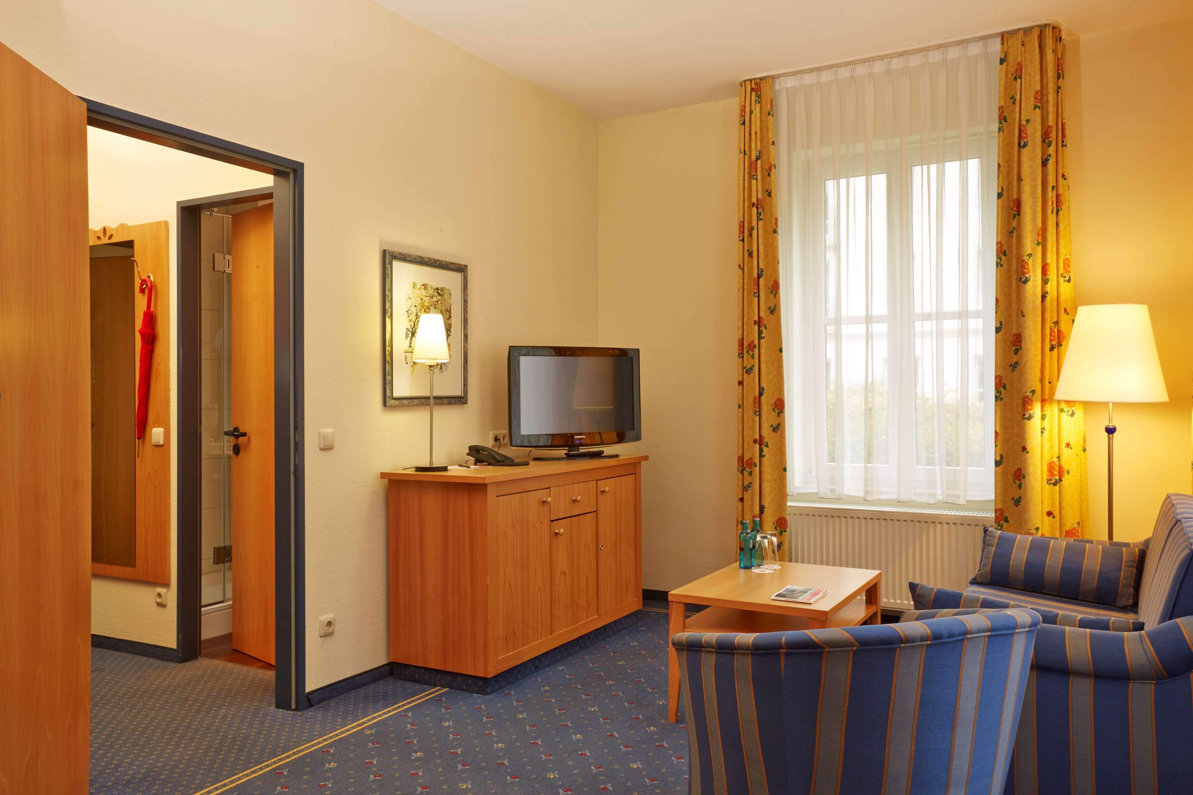 1 bedroom, in-room safe, desk, soundproofing