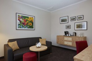 1 bedroom, in-room safe, desk, soundproofing