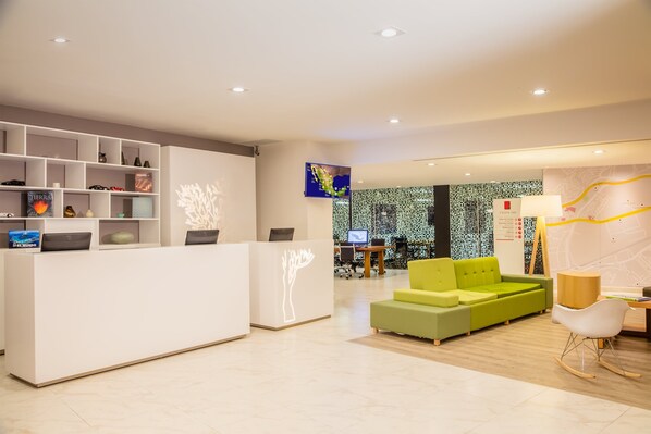 Lobby lounge
