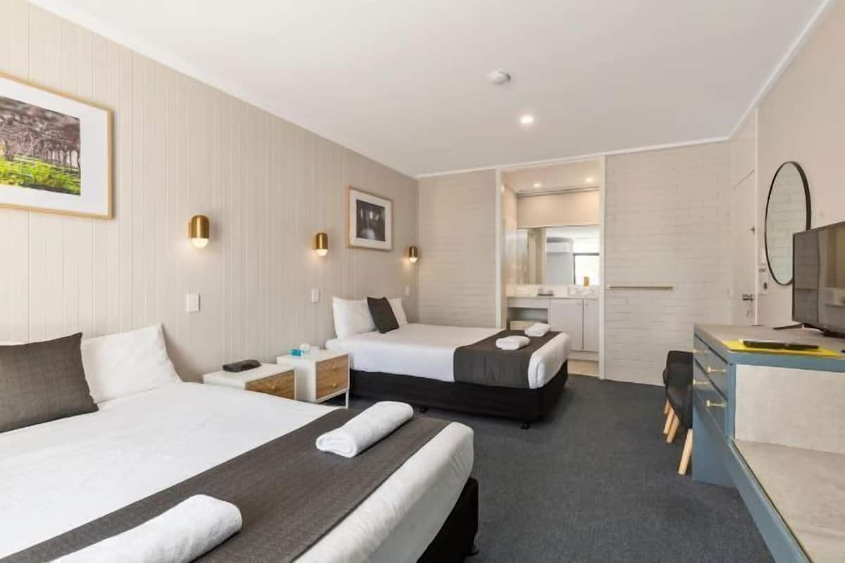 1 bedroom, in-room safe, desk, soundproofing