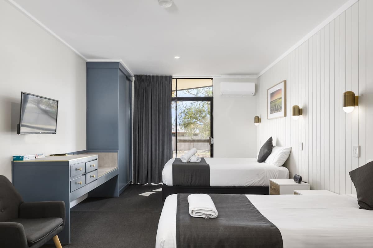 In-room safe, desk, soundproofing, free WiFi