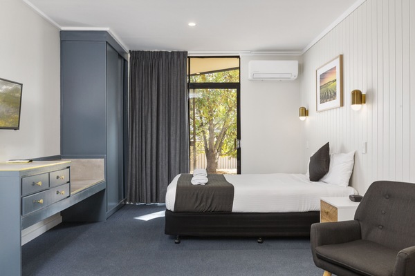 Superior Queen | In-room safe, desk, soundproofing, free WiFi