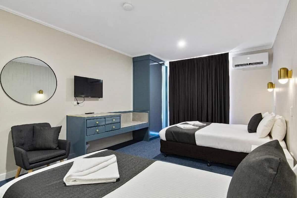 In-room safe, desk, soundproofing, free WiFi