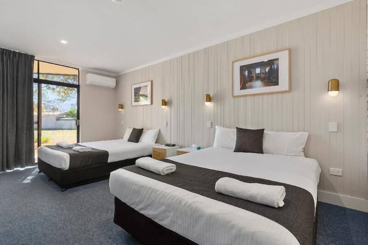 In-room safe, desk, soundproofing, free WiFi